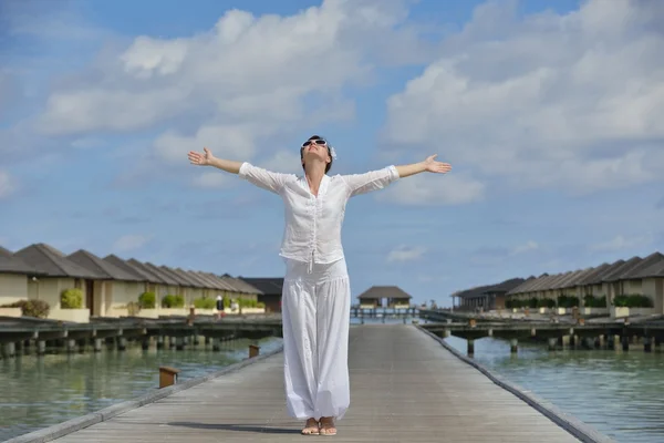 Happy woman enjoy summer time — Stock Photo, Image