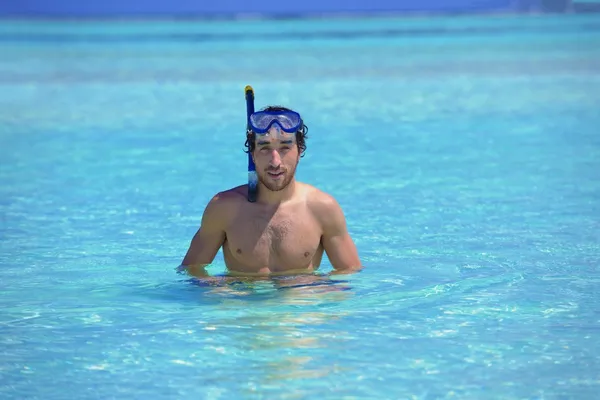 Chico joven con máscara de buceo — Foto de Stock