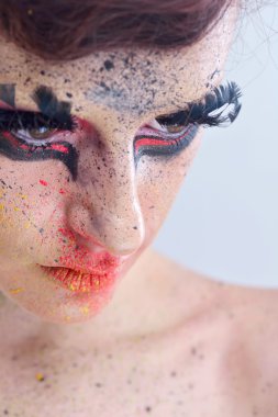 lüks makyaj ile güzel bir kadın