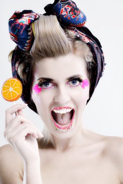 lüks makyaj ile güzel bir kadın