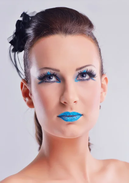 Schöne Frau mit Luxus-Make-up — Stockfoto