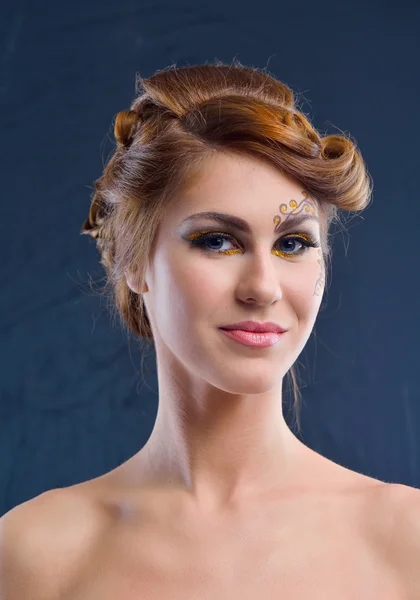 Piękna kobieta z luksus makijaż — Zdjęcie stockowe