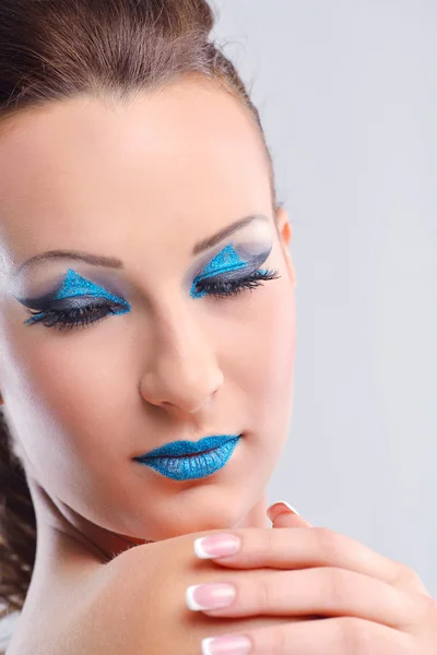Schöne Frau mit Luxus-Make-up — Stockfoto