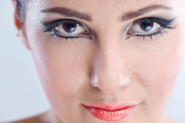 lüks makyaj ile güzel bir kadın