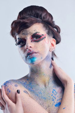 lüks makyaj ile güzel bir kadın