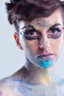 lüks makyaj ile güzel bir kadın