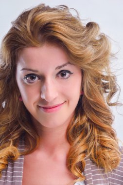 lüks makyaj ile güzel bir kadın