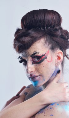 lüks makyaj ile güzel bir kadın