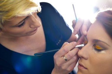 lüks makyaj ile güzel bir kadın