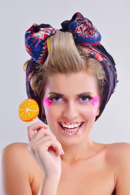 lüks makyaj ile güzel bir kadın