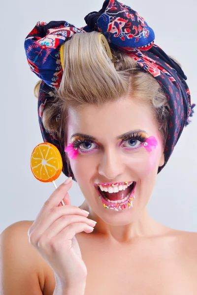 Schöne Frau mit Luxus-Make-up — Stockfoto