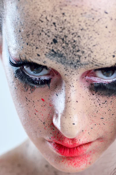 Hermosa mujer con maquillaje de lujo — Foto de Stock