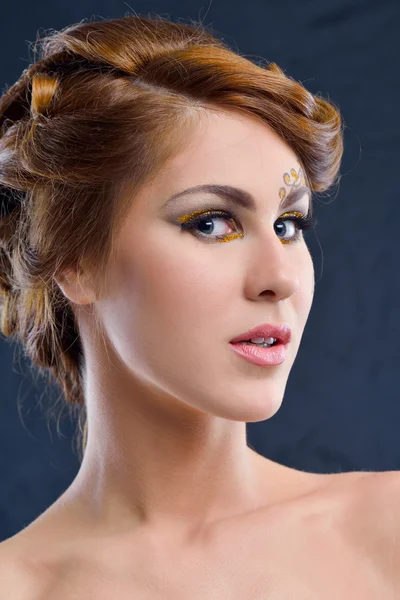 Krásná žena s luxusní make-up — Stock fotografie