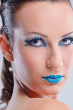 lüks makyaj ile güzel bir kadın