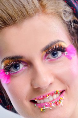 lüks makyaj ile güzel bir kadın