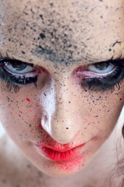 lüks makyaj ile güzel bir kadın