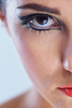 lüks makyaj ile güzel bir kadın