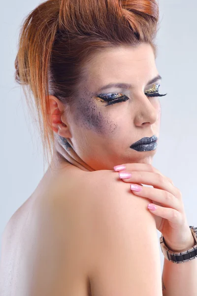 Vacker kvinna med lyxiga makeup — Stockfoto