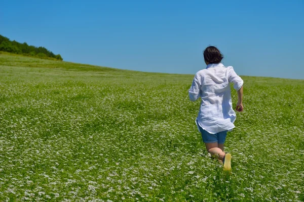 Young happy woman in green field — Stock Photo, Image