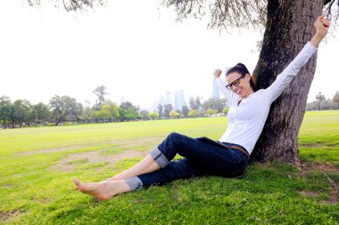 tablet Park ile güzel bir genç kadın