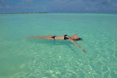 mutlu kadın zevk yaz saati