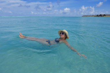 mutlu kadın zevk yaz saati