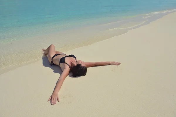 Mujer feliz disfrutar de la hora de verano — Foto de Stock