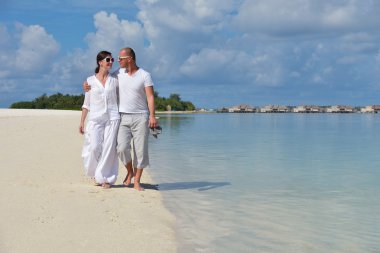 mutlu genç çift eğlenmek yaz