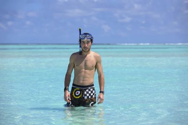 Chico joven con máscara de buceo — Foto de Stock