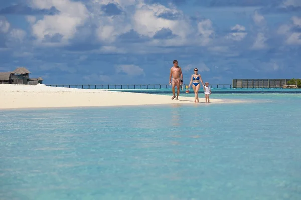 Familia feliz de vacaciones — Foto de Stock