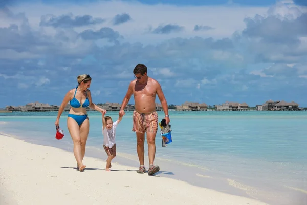 Glückliche Familie im Urlaub — Stockfoto