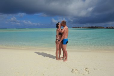 yaz tatili mutlu genç çifte eğlence ve bea sakin ol