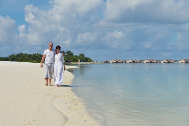 yaz tatili mutlu genç çifte eğlence ve bea sakin ol