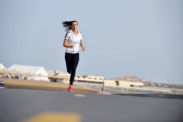 Kadın sabah koşu — Stok fotoğraf