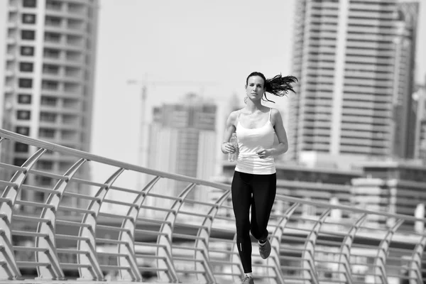 Mulher correndo de manhã — Fotografia de Stock
