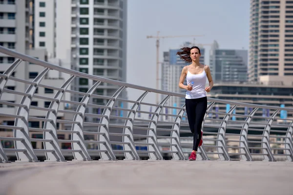 女人在早上慢跑 — 图库照片