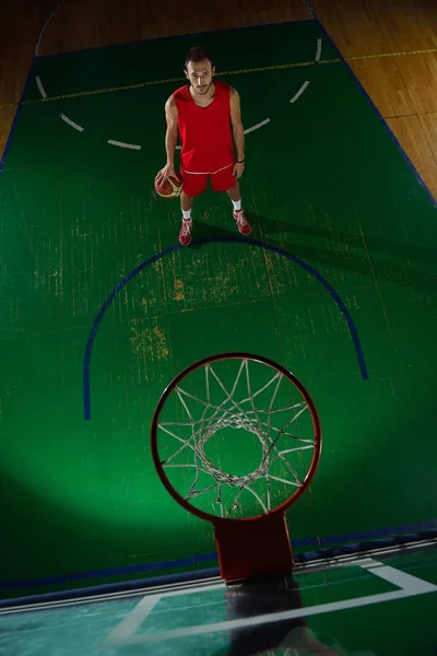 Jogador de basquete em ação — Fotografia de Stock