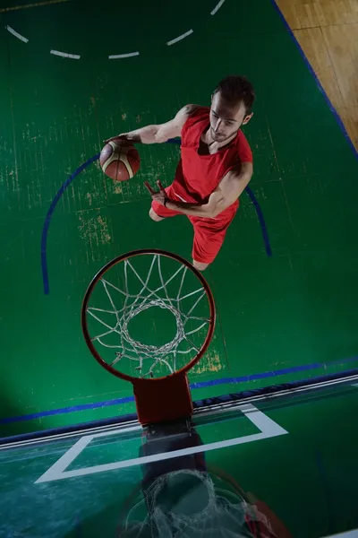 Jugador de baloncesto en acción — Foto de Stock