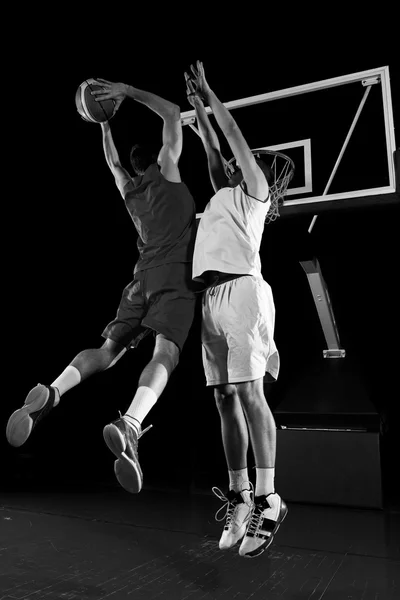 Basketballspieler in Aktion — Stockfoto