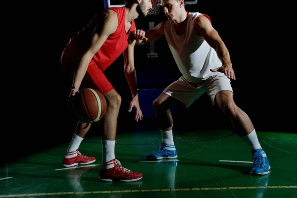 Basketballspieler in Aktion — Stockfoto