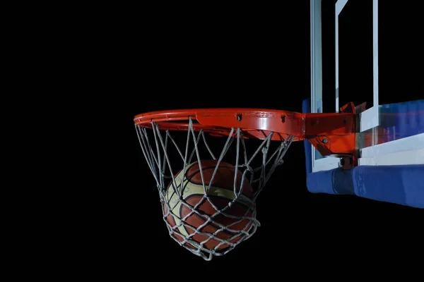 Pelota de baloncesto y red sobre fondo negro — Foto de Stock