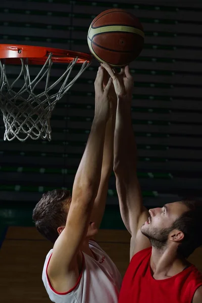 Basketbolcu iş başında — Stok fotoğraf