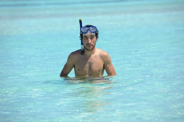 Chico joven con máscara de buceo — Foto de Stock