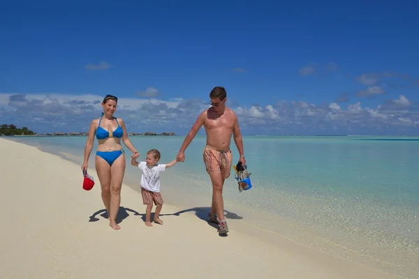 Familia feliz de vacaciones —  Fotos de Stock