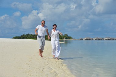 mutlu genç çift eğlenmek yaz