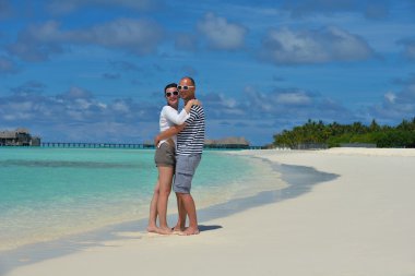 mutlu genç çift eğlenmek yaz