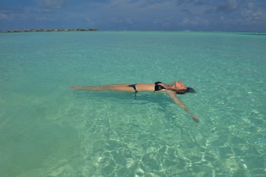 mutlu kadın zevk yaz saati