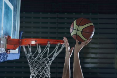 Basketbolcu iş başında