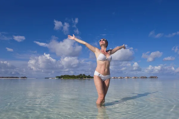 Donna felice godersi l'ora legale — Foto Stock