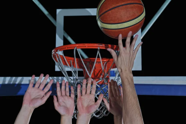 Basketbolcu iş başında — Stok fotoğraf